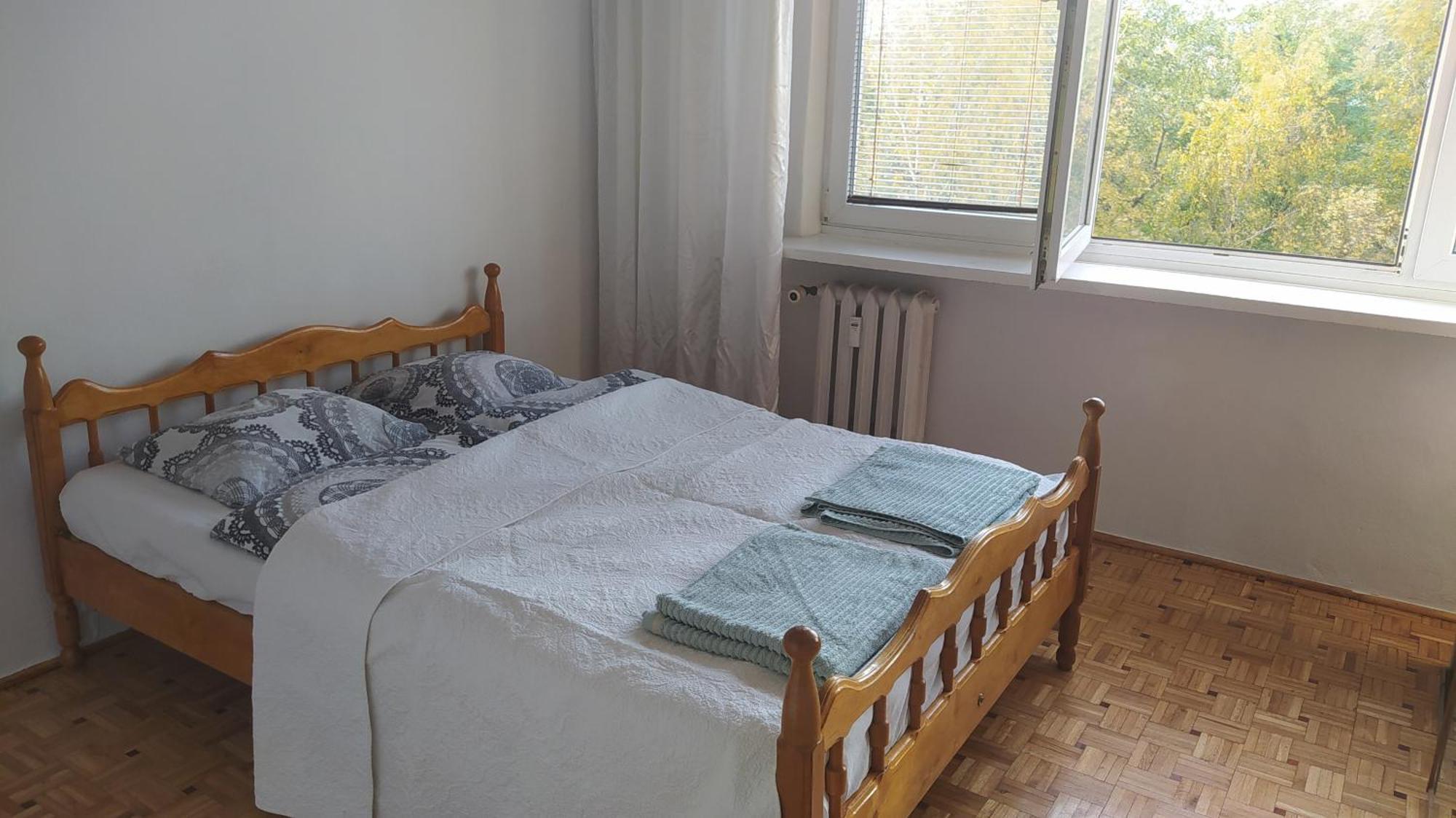 Uroczy Apartament Z Bezplatnych Parkingiem Varsovie Extérieur photo